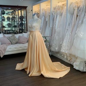 New Off the shoulder apricot bridal satin gown with pockets corset sz 2 wedding